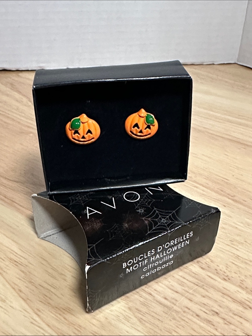 Brand New 2012 Avon Halloween Jack O Lantern Pierced Earrings With Box 🎃